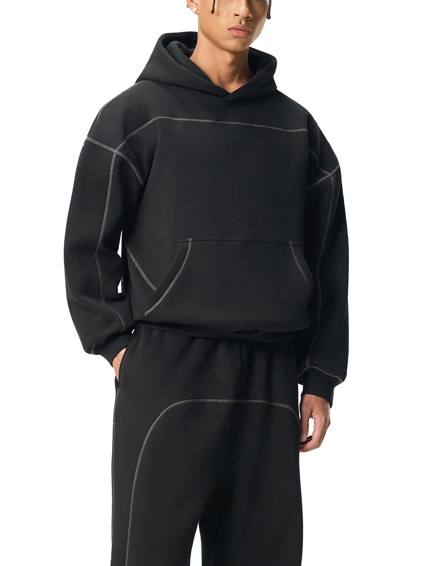 CONTRAST-STITCHED BOXY FLEECE HOODIE - BLACK
